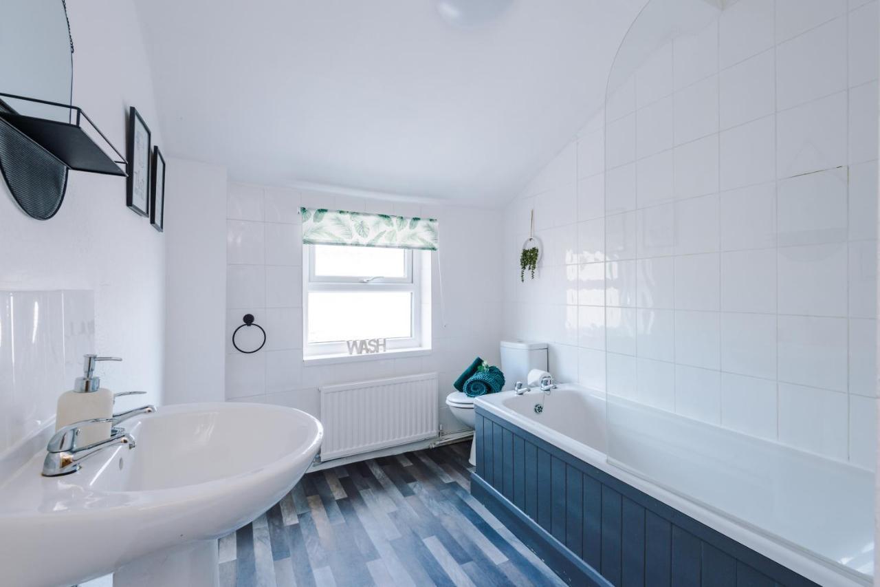 Spacious 2-Bed City-Centre Cottage In Chester By 53 Degrees Property - Ideal For Groups & Couples - Sleeps 6 Exterior foto